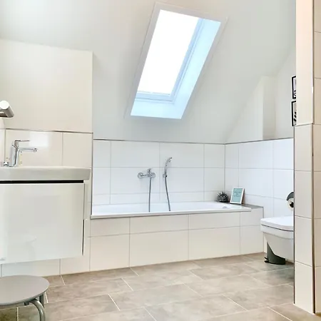 Tolles Freistehend Mit Sauna Und Kamin بوتجادينغين